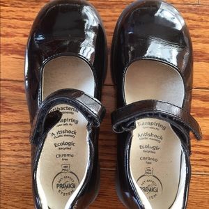 Primigi black patent size 28